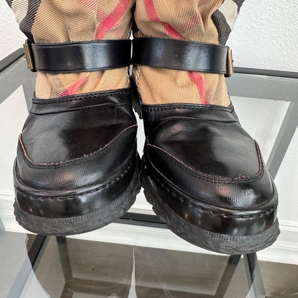 Burberry House Check Shearling Roscemmbra Snow Boots size 37 / 7 - Picture 6 of 16